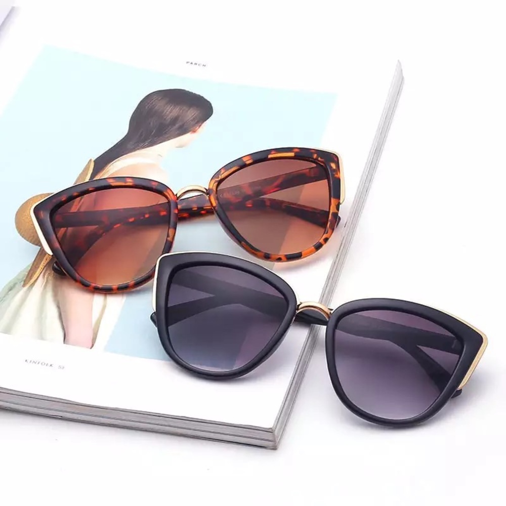 New Oversized Black & Gold Cat Eye Sunglasses - Picture 2 of 2
